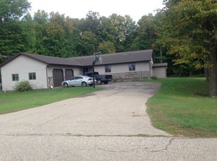 9326 Valley Line Rd, Oconto Falls, WI 54154