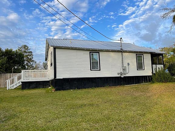 Corner lot, side view showing deck and some of the fence between you and the neighbors