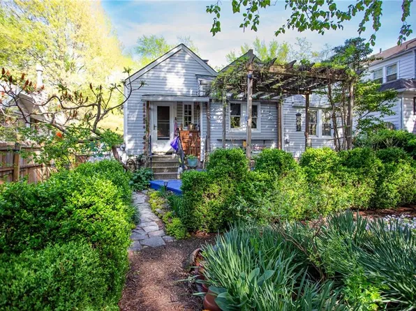 5742 Kenwood Ave, Kansas City, MO 64110