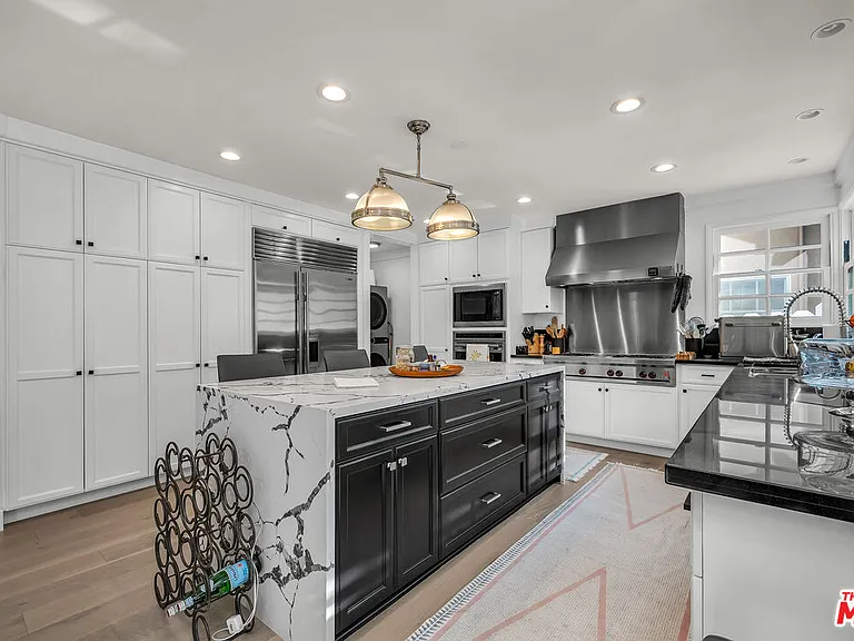751 Westholme Ave — Photo 10