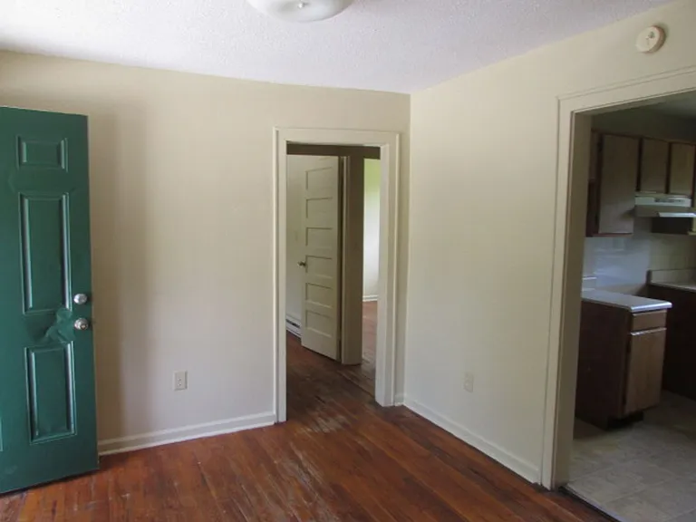121 Dixie Dr — Photo 2