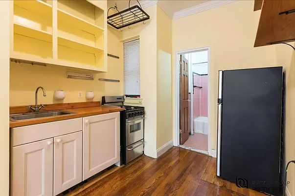 Rented by Batra Group Inc | media 6