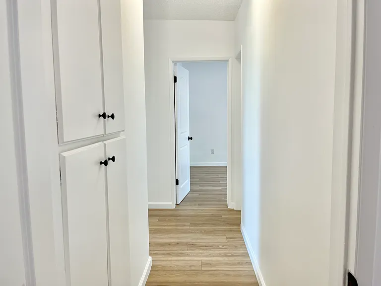 1401 Douglas St #13 — Photo 20