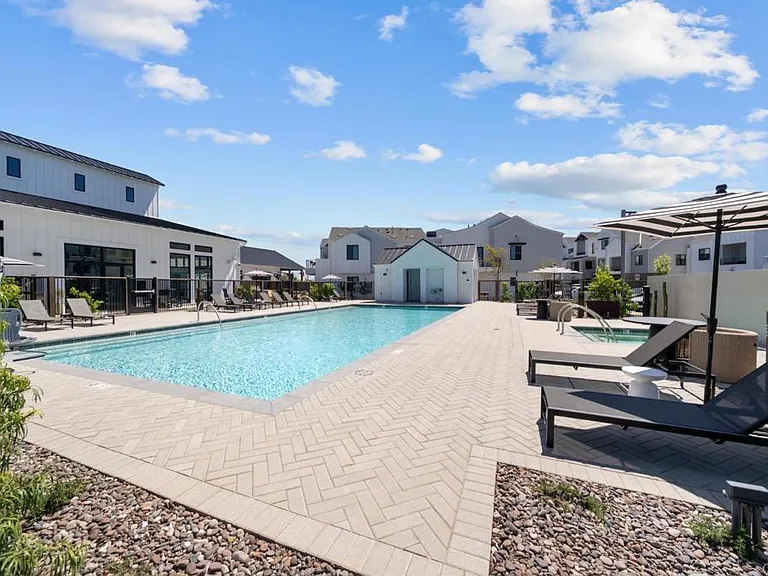 1101 Catania #104 — Photo 2