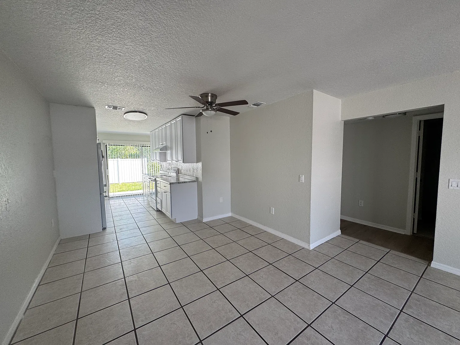 28425 Chinquapin Dr — Photo 4