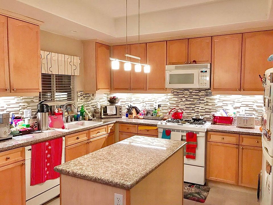 2nd image of 15894 Pacific Ln
