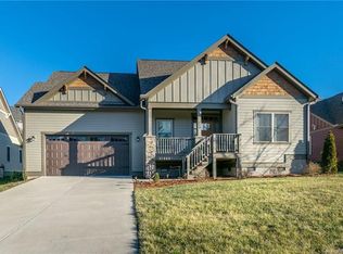 129 Whistlewood Ln, Hendersonville, NC 28739