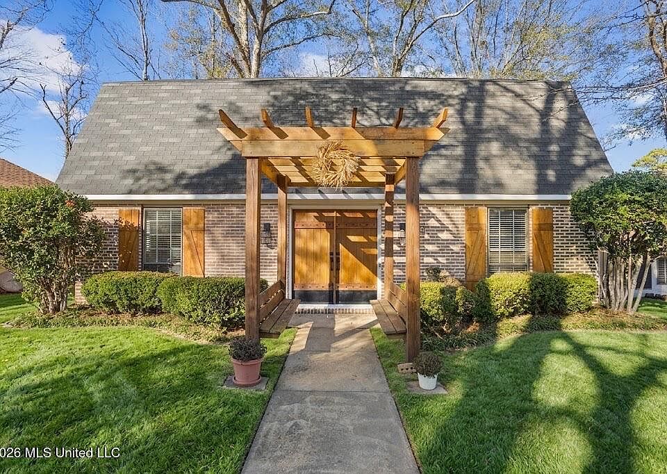 1st image of 1405 Riverwood Dr