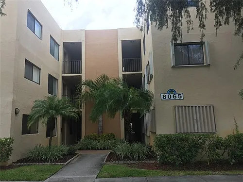 8065 SW 107th Ave Photo 1