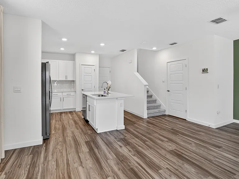 185 E Warren Ave — Photo 17