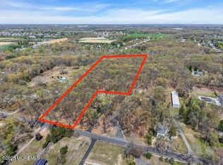 530 Casino Dr, Farmingdale, NJ 07727