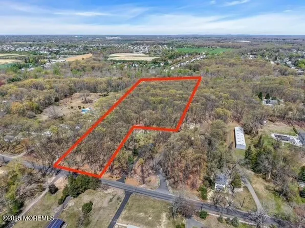 530 Casino Dr, Farmingdale, NJ 07727