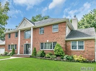 8 Shoreham Rd, Massapequa, NY 11758