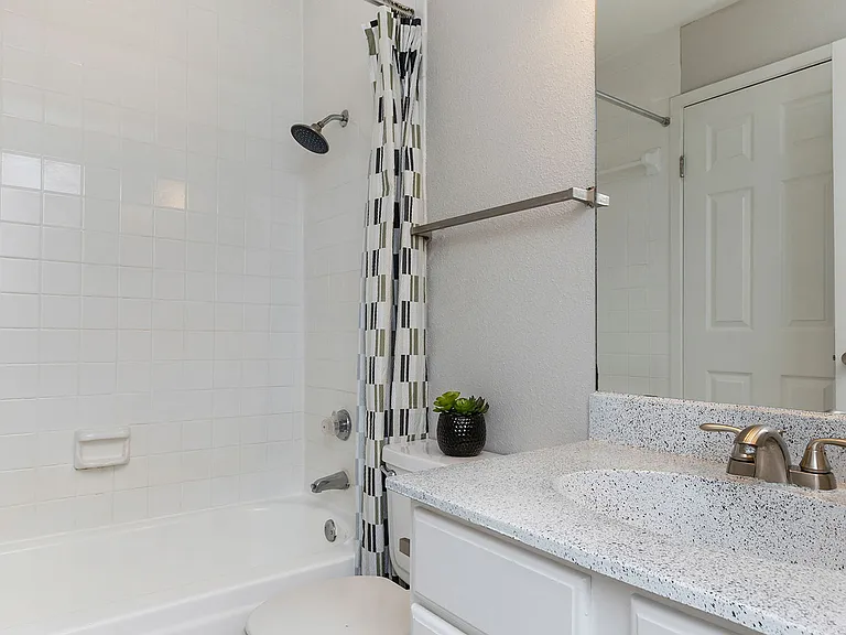 Waverly Park Apartments — Photo 27