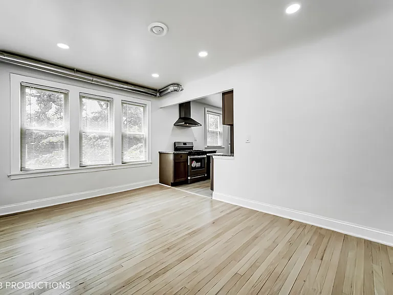 8526 S Oglesby Ave #2F — Photo 7