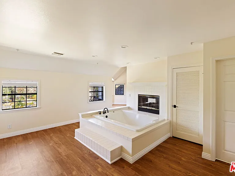 5237 San Feliciano Dr — Photo 22