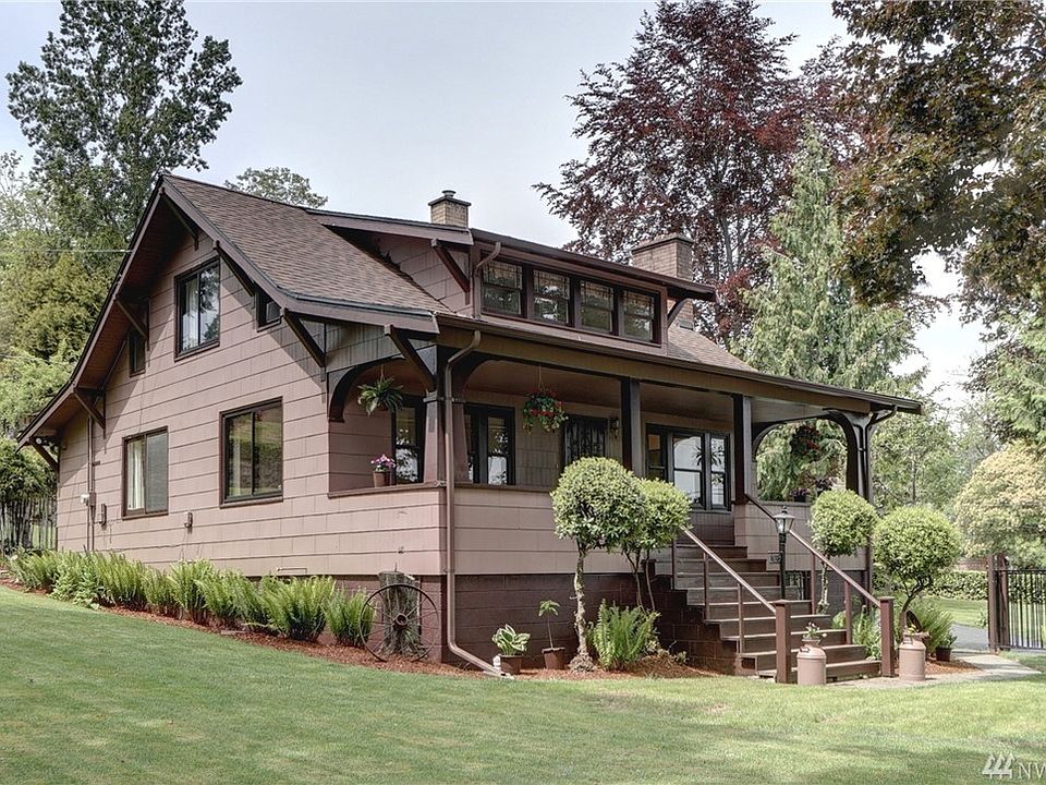 Welcome to this classic craftsman with 5 bedrooms, 2.5 baths, sitting on a huge lot in Boulevard Park.
