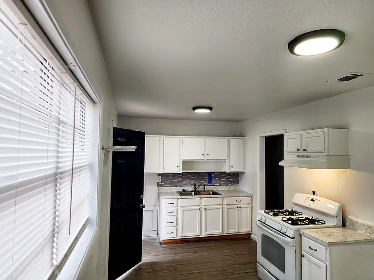3203 Fairview Dr #HOME — Photo 7