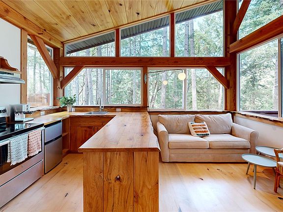 3rd image of 221 Sockeye Dr