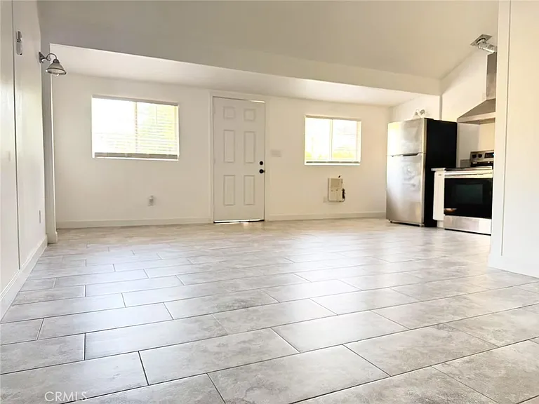 3233 E Cameron Ave — Photo 6