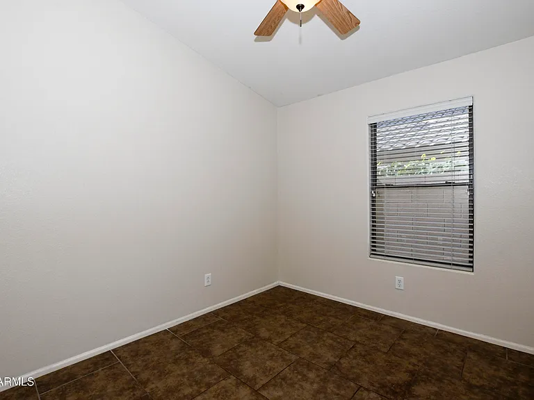 10221 W Daley Ln — Photo 8