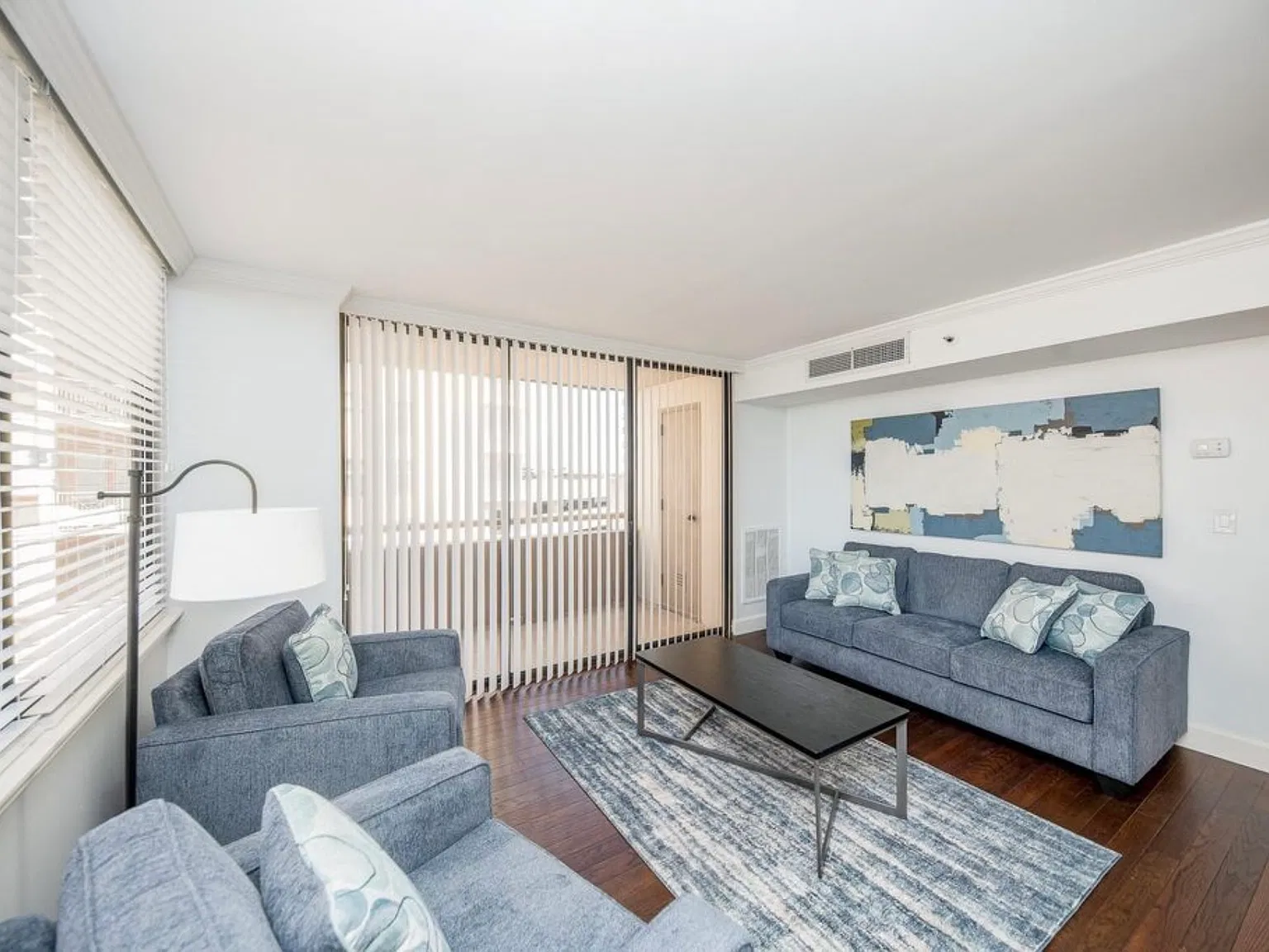 1 bed, 1050 sqft, $1,025 — Photo 3
