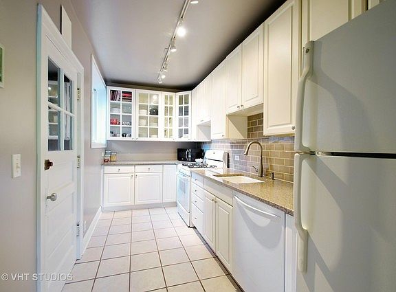 5th image of 1746 W Granville Ave