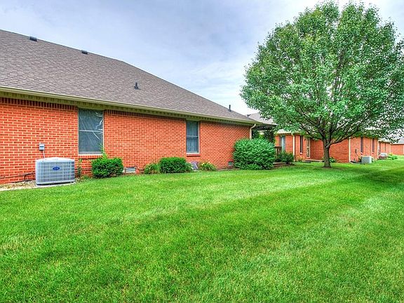 3rd image of 2748 Colony Lake Dr W Unit A