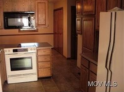 3rd image of 100 Shady Ln
