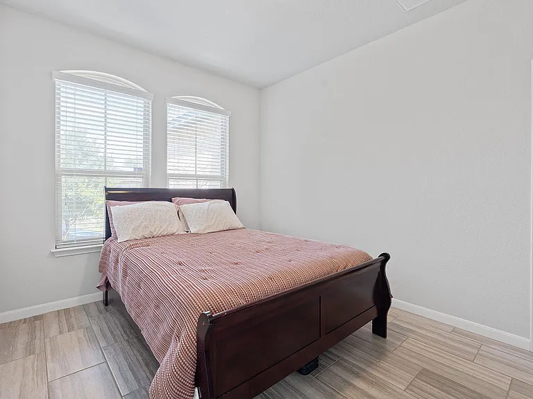 307 Parkside Dr — Photo 23