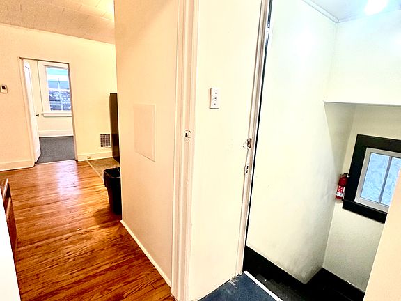 4th image of 300-302 Bell Ave #2B