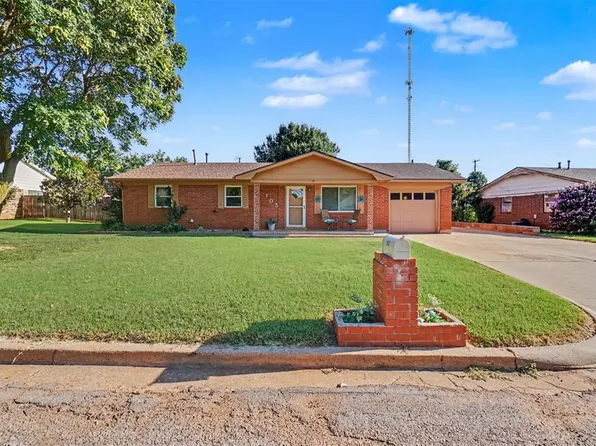105 W Maple St, Cordell, OK 73632