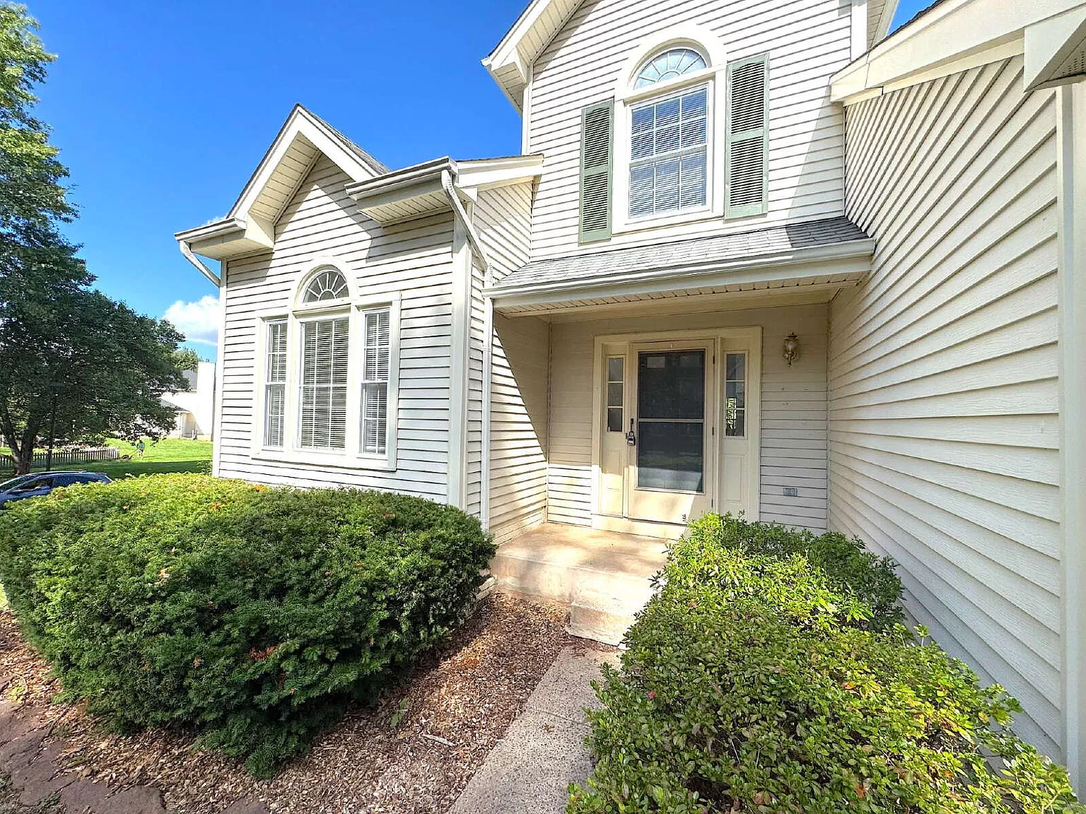 4 bed, 3.5 bath, $3,850 — Photo 3