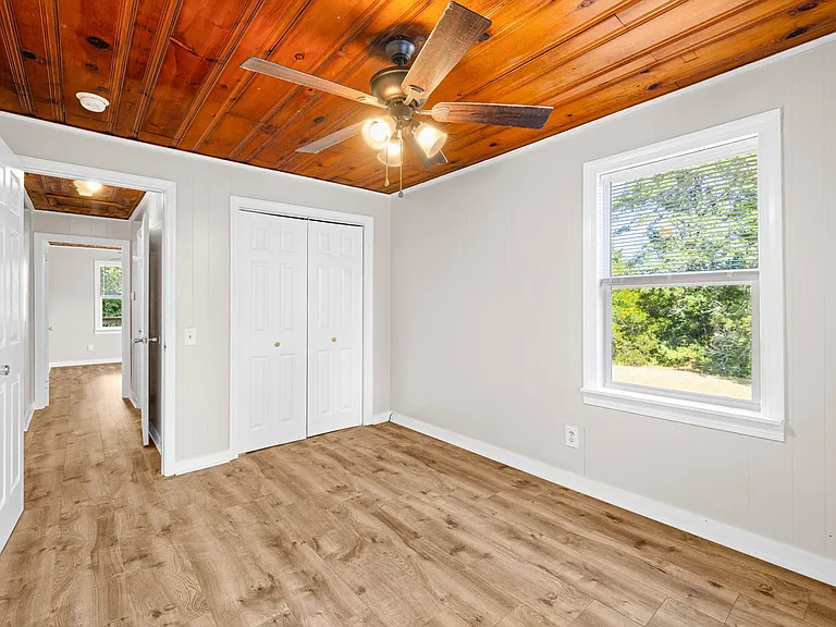 682 E Ocean Rd — Photo 14