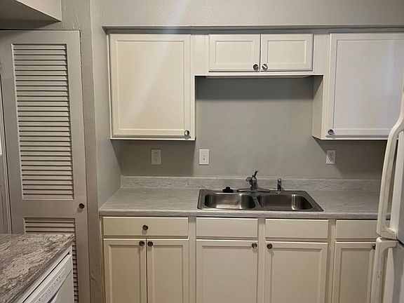 5th image of 309 N Oak Cliff Blvd #311
