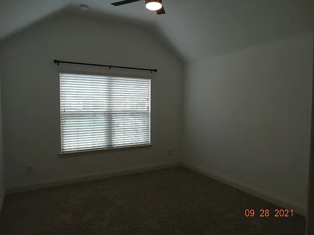 4 bed, 2354 sqft, $2,200 — Photo 4