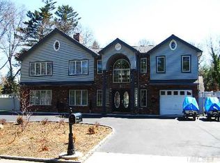 6 Osborne Ln, Greenvale, NY 11548