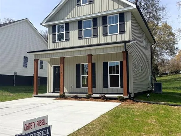 14 W Colonial Dr, Thomasville, NC 27360