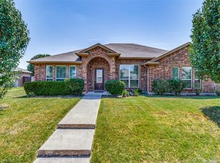 1209 Bluebonnet Dr, Desoto, TX 75115