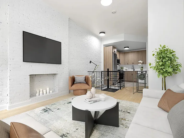 227 W 20th St #1D — Photo 4