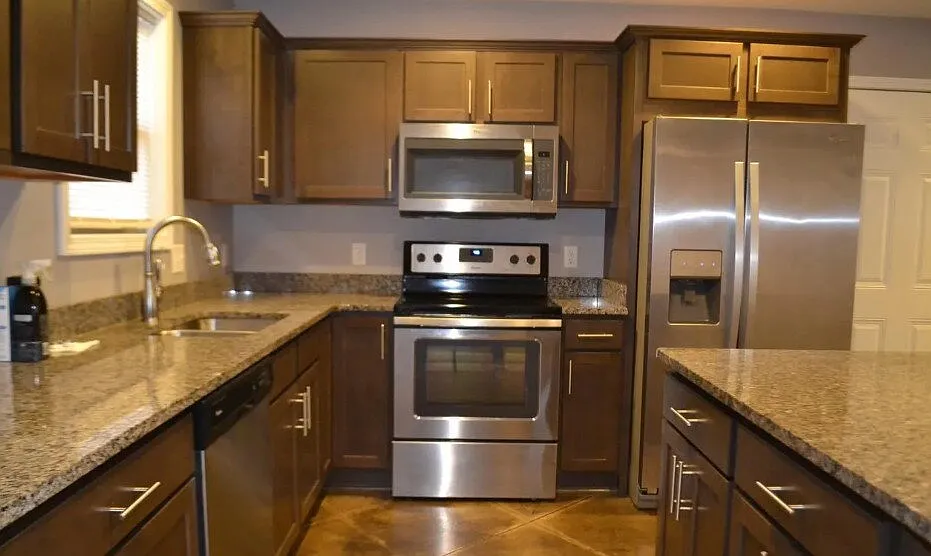 2 bed, 1.0 bath, $1,250 — Photo 2
