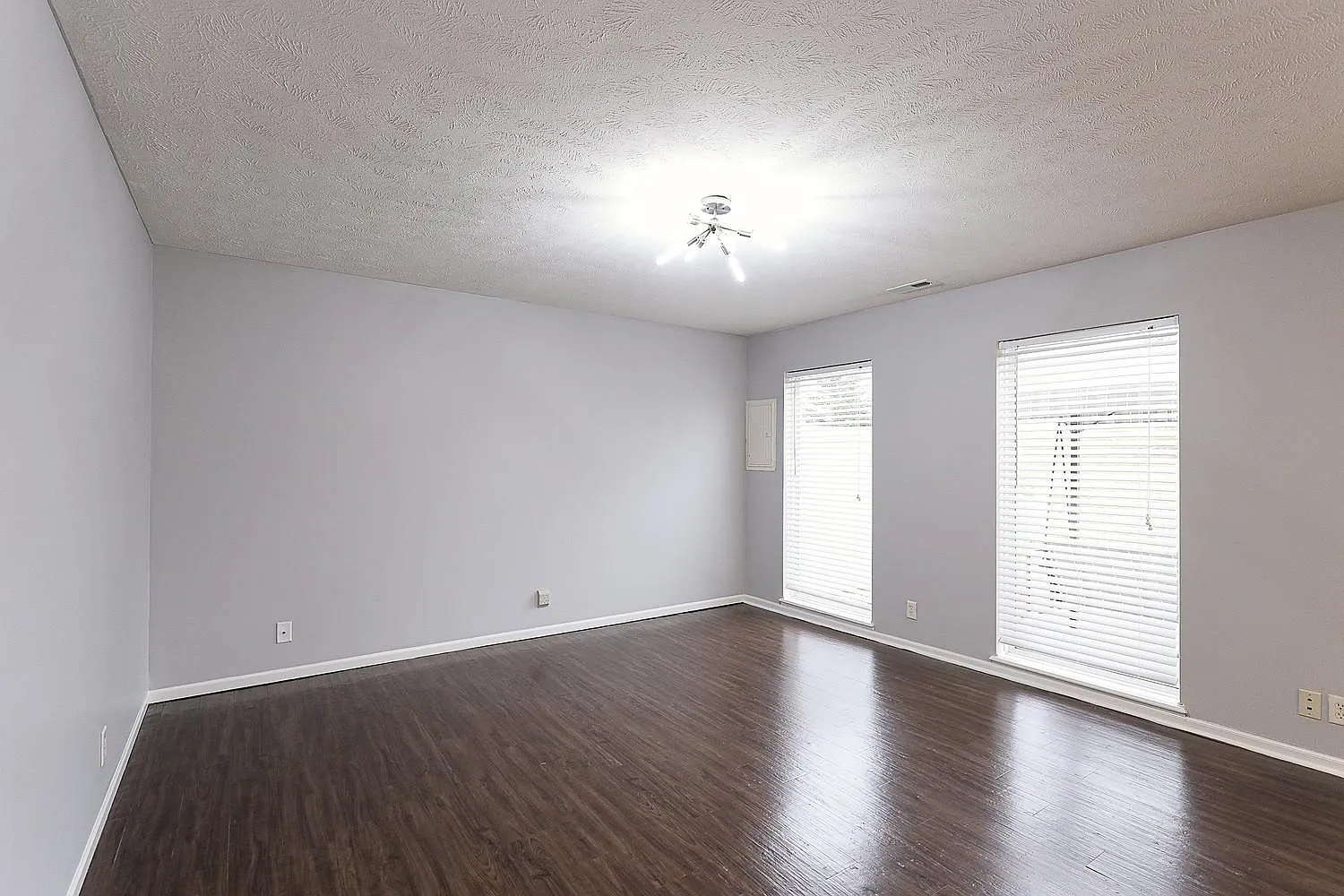3 bed, 2.5 bath, 1739 sqft, $1,789 — Photo 2