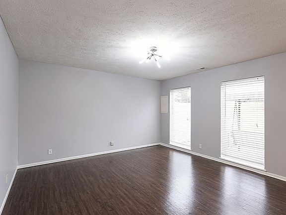 2nd image of 8805 Venice Ln
