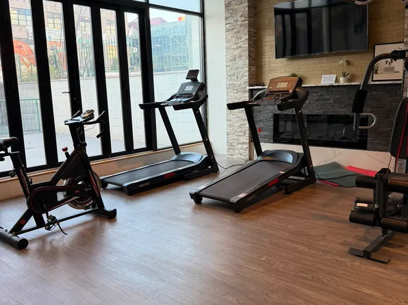 42-22 Crescent Street image 8 of 13