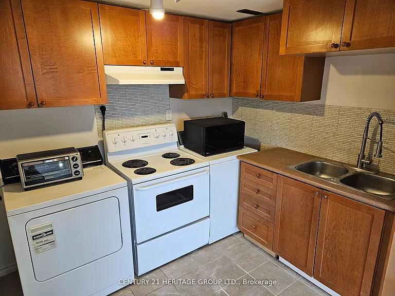 6 Dingley Ct #BASEMENT — Photo 2