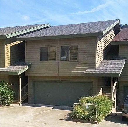 2nd image of 504 Harbor Dr #3