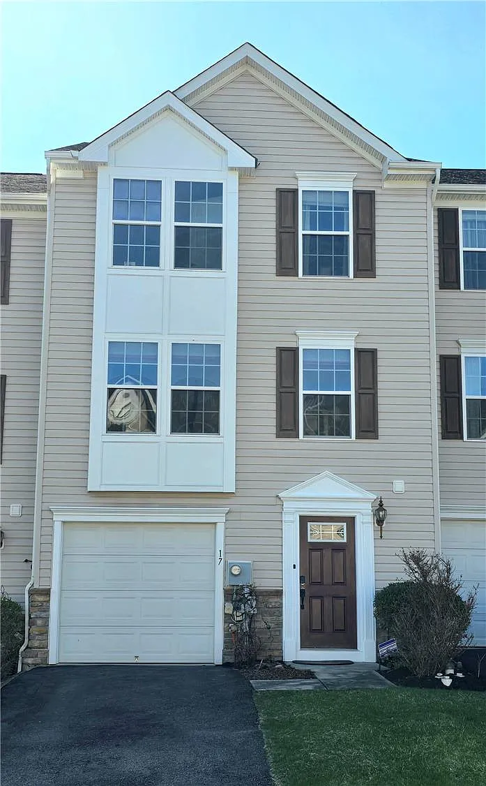 3 bed, 2.5 bath, 1676 sqft, $2,700 — Photo 1