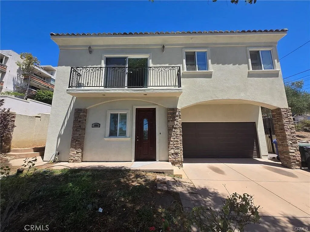 3 bed, 2040 sqft, $4,375 — Photo 1