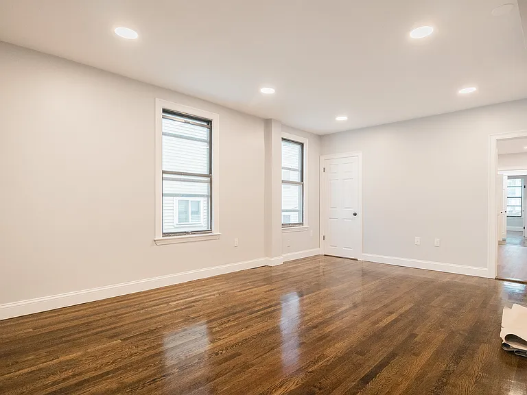 344 Saratoga St #2L — Photo 4