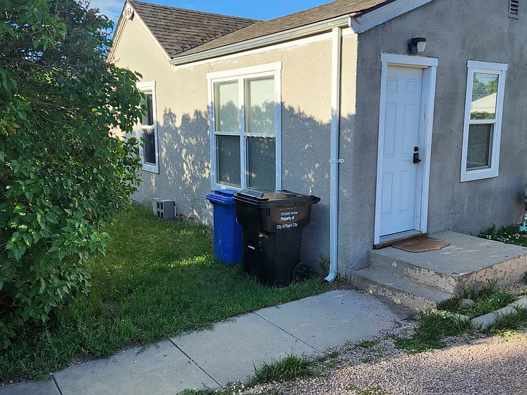 860 Waterloo St — Photo 1
